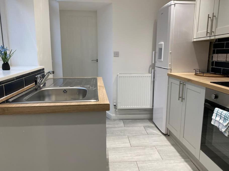 Modern 2 Bedroom Cottage Near Bike Park Wales. Мертір-Тідвіл Екстер'єр фото