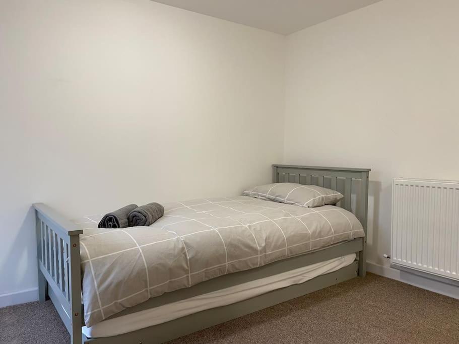 Modern 2 Bedroom Cottage Near Bike Park Wales. Мертір-Тідвіл Екстер'єр фото